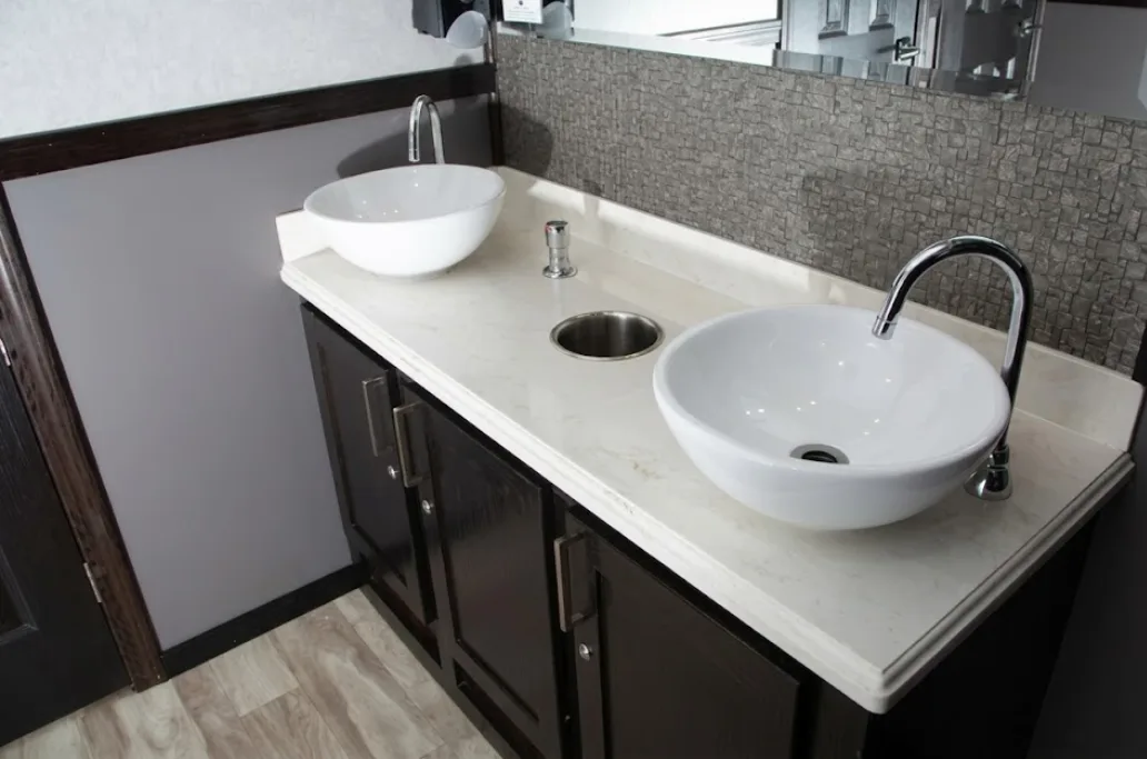 10 STALL RESTROOM (6)